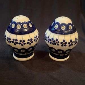 Boleslawiec Polish Pottery Salt Pepper Flowers Peacock Circles